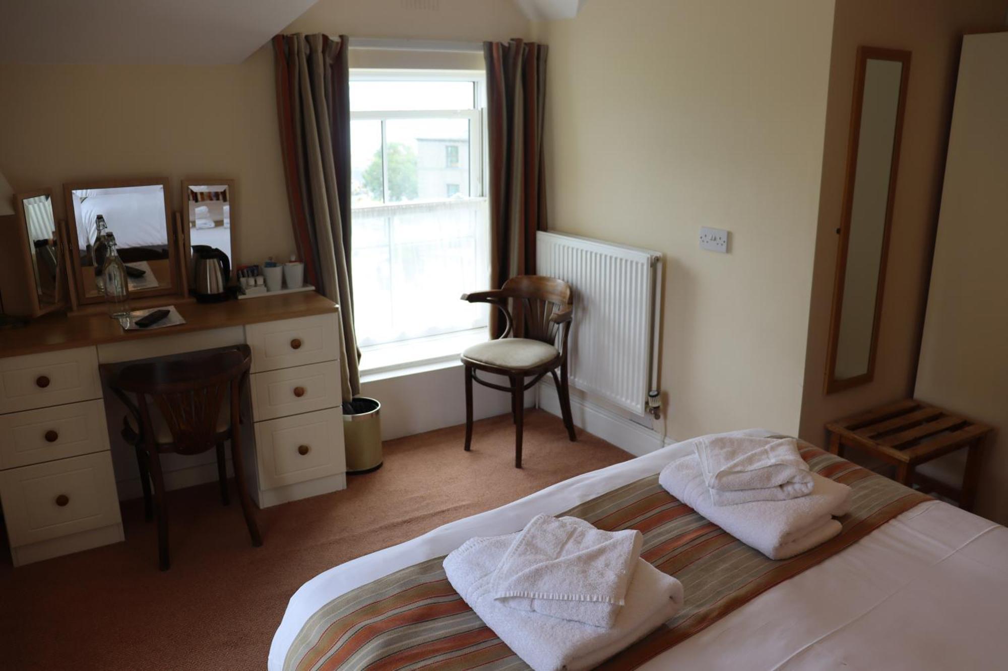 Lion Hotel & Studio Apartments Criccieth Exterior foto