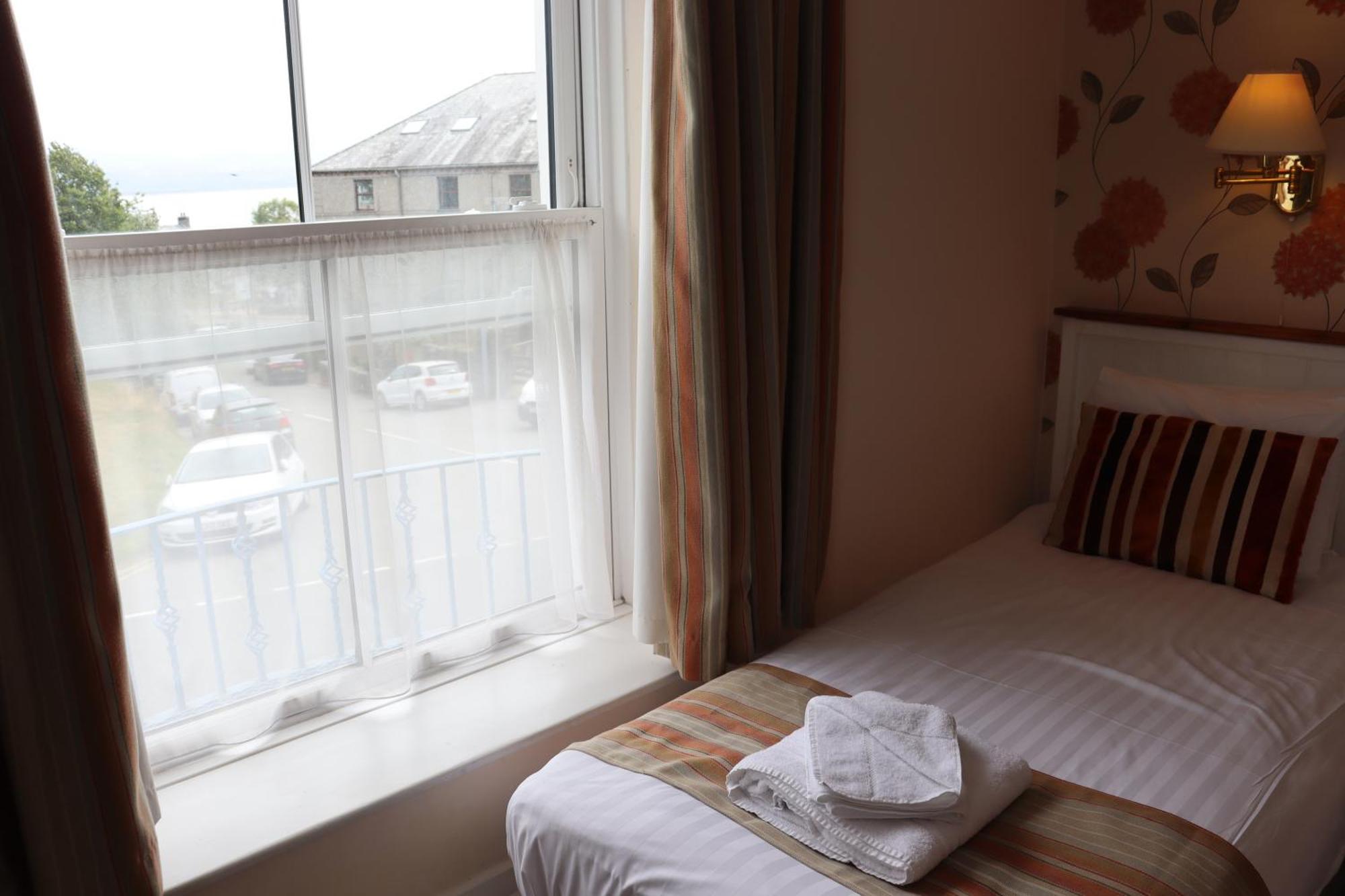 Lion Hotel & Studio Apartments Criccieth Exterior foto
